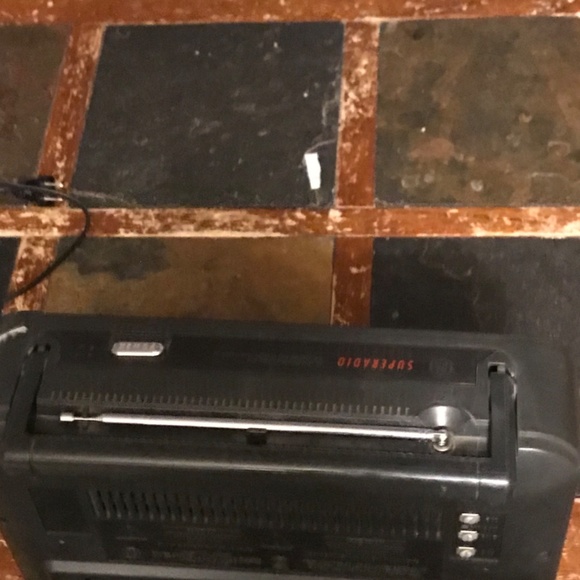 Radio - Picture 2 of 6